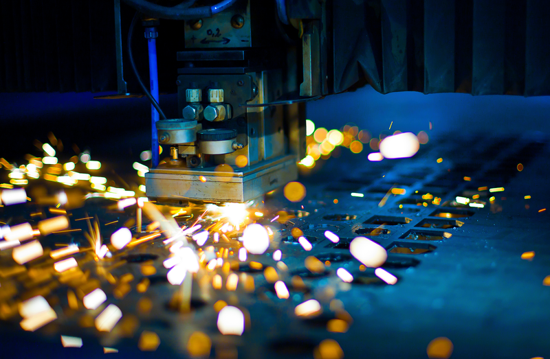159040634-DirCom-Thinkstocks_credits Laser cutting